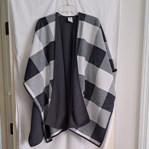 Woolrich Reversible Black and White Poncho